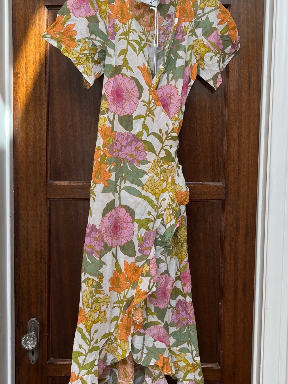 One Season Australia floral
Print wrap dress dress (NWT) size XS